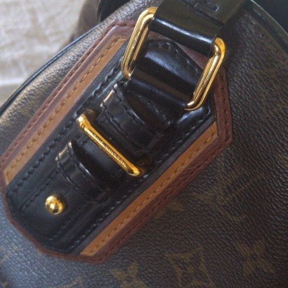 𝅺AUTHENTIC Louis Vuitton Handbag - Picture 16 of 17